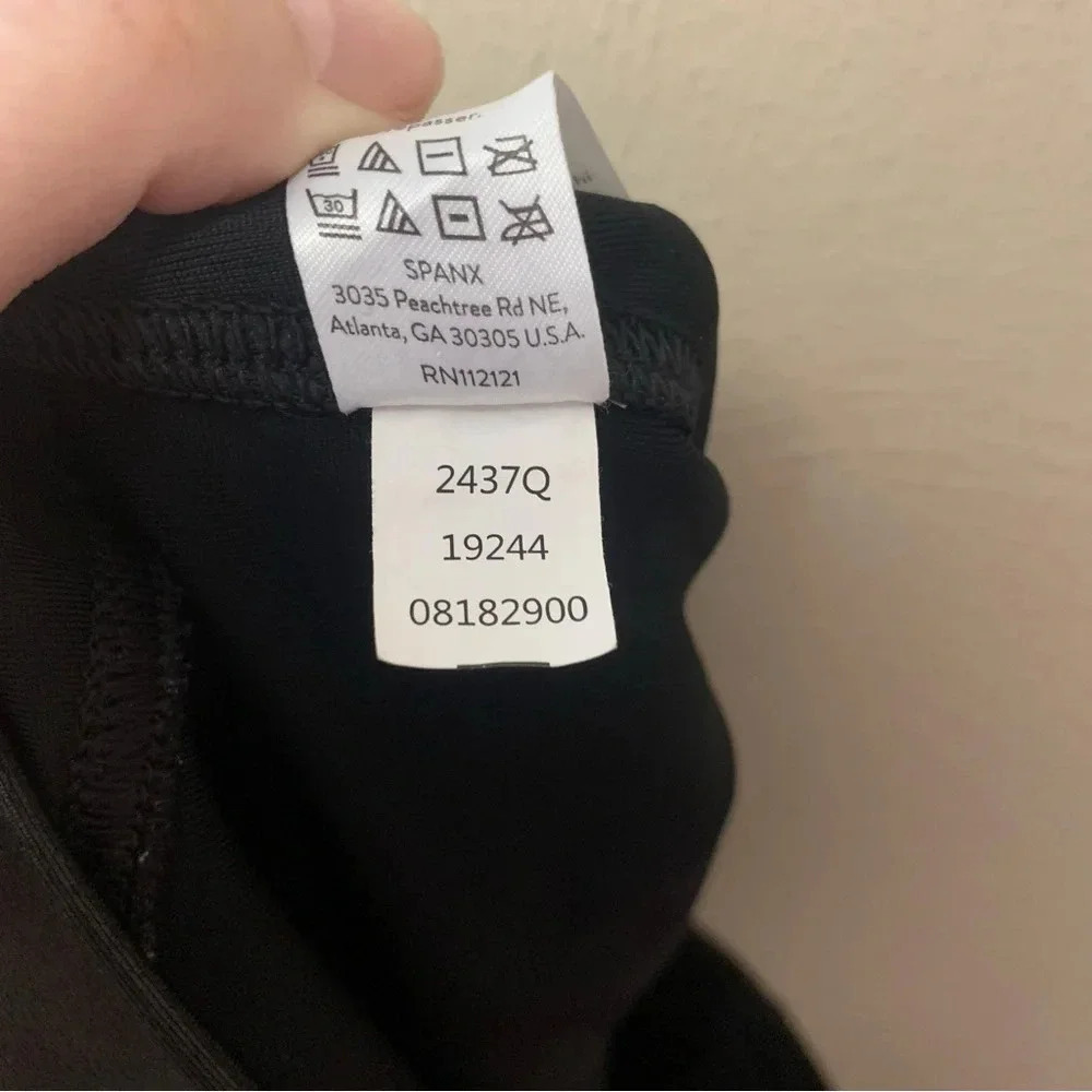 Spanx Faux Leather Leggings in Black Size Medium Petite - Picture 14 of 14